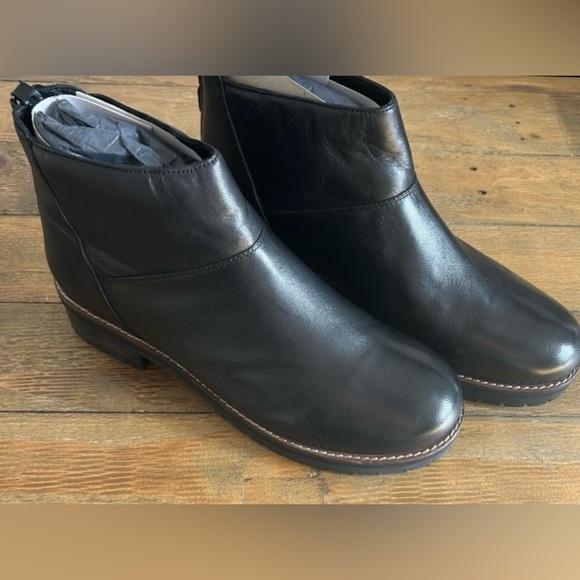 SOFTWALK | Black Leather Chelsea Ankle Boots, side zipper short heel| SIZE 11 - Picture 1 of 11